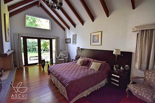 Casa En Venta De 6 Dorm. En Vitacura