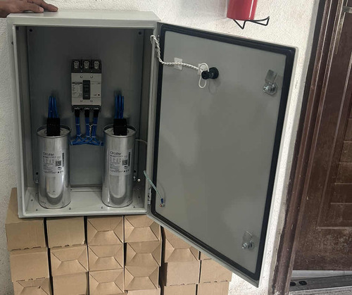Banco De Capacitores Fijo 60 Kvar Con Interruptor Y Gabinete