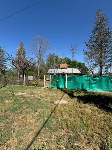 Vendo Terreno Céntrico Con Salida A Av. 9 De Julio Y A Av. Pedro Vargas. Además, Posee Salón De Evento, Casa Y Piscina!