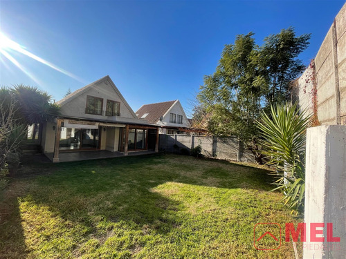 Casa En Venta De 4 Dorm. En Colina