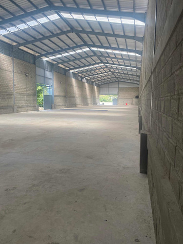 Imagen 5 de 8 de Nave Triple Altura 1200m2 Y Solar 2,500m2 Solar
