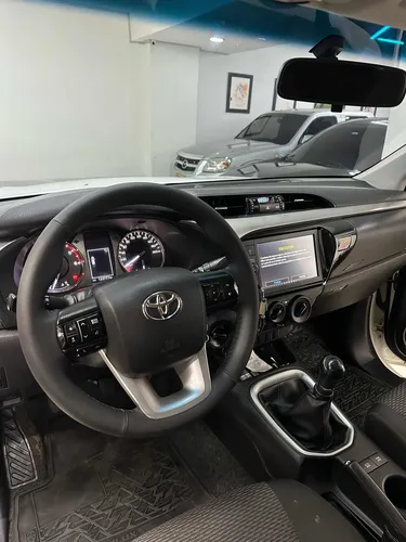 Toyota Hilux 2.4l 4x4 turbo diesel