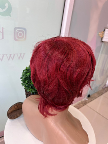 Peruca Curta Fibra Corte Pixie Modelo Carina Tamanho Da Base Regulável Tonalidade Bug