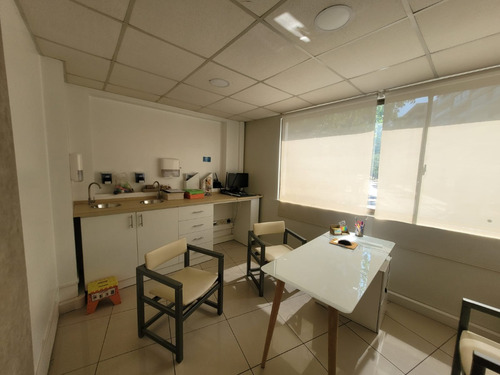 Ideal Centro Médico O Similar, Cerca Metro Manquehue