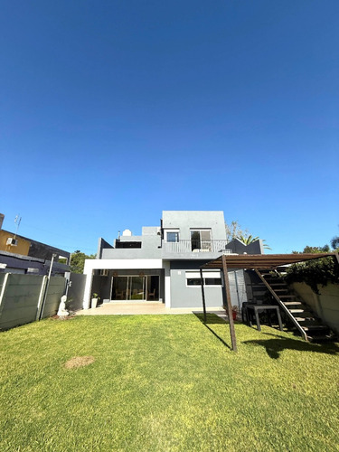 Importante Casa A Metros De La Laguna (barrio Esteban Echeverría)