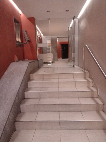 Oficina En Monserrat Planta Libre!