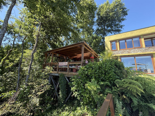 Casa En Venta De 4 Dorm. En Pucón, Los Riscos