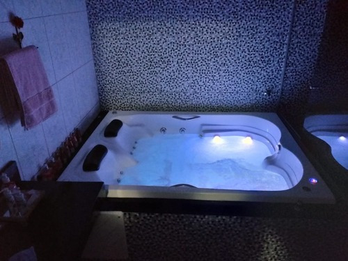 Banheira Dupla Grécia C/ Hidromassagem +led 2 Pt- A Vista