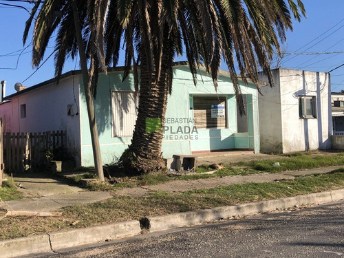 Muy Linda Casita De 2 Dormitorios, Con Posibilidad De Otro Apartamento, Entrada De Coche Y O Garage- Ref: 287