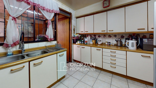 Casa Con Amplios Espacios, 5 Dormitorios, Terreno De 300 M2
