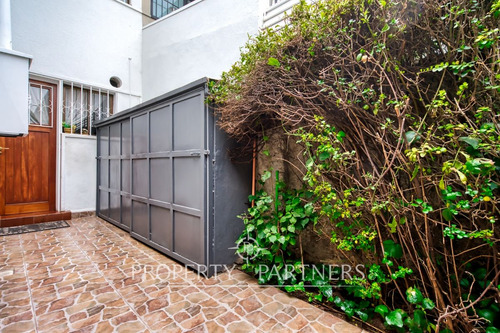 Casa En Venta En Ñuñoa! Impecable, Lista Para Vivi...