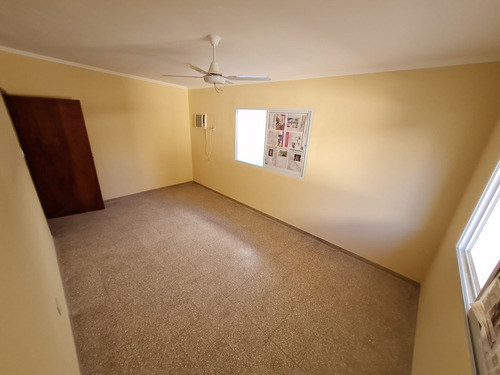 Imagen 14 de 30 de Casa Centrica En Venta En Avellaneda