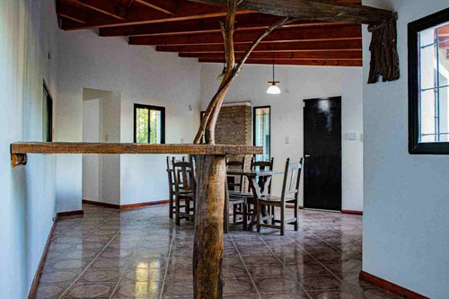 Casa De 2 Dormitorios Con Pileta En Venta - Roldan