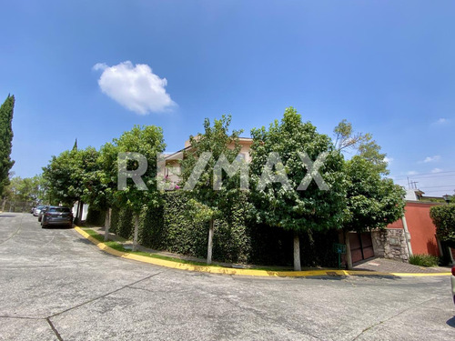 Casa En Venta Para Remodelar En Cda. Bosque De Olinalá