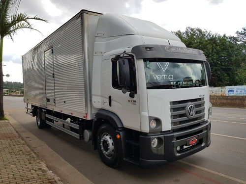 Vw 17.230 2017 Constellation 4x2 Baú Cg Seca Facchini