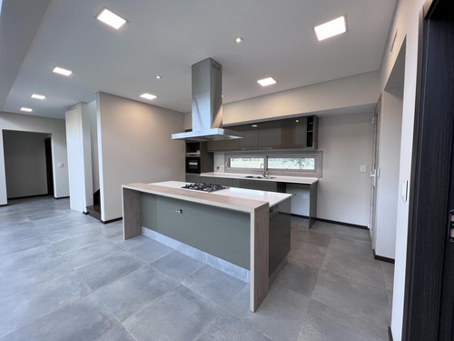 Casa De Tres Dormitorios En Suite - Venta - Calidad Premium Y Pileta - Haras De Funes