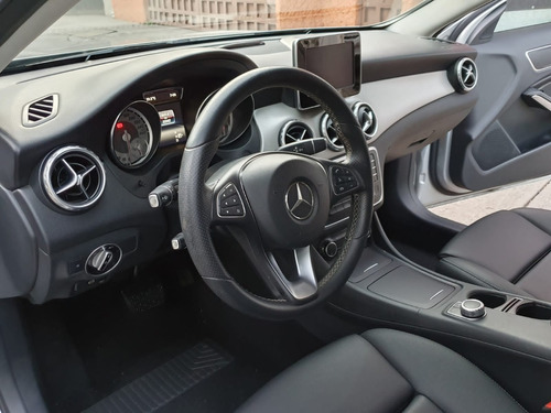 Imagen 13 de 15 de Mercedes Benz Gla 200 2017 Cgi Sport 1.6t Factura De Agencia