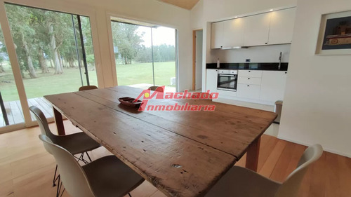 Alquiler Hermosa Casa Estilo Nórdico Sobre El Bosque En El Quijote Chacras