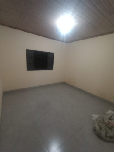 Casa Com Sala, Coz, Wc, 1 Quarto, Garagem E Quintal