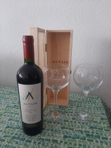 Caja Vino Altair Cosecha 2016 + Set 2 Copones Marca Mistral