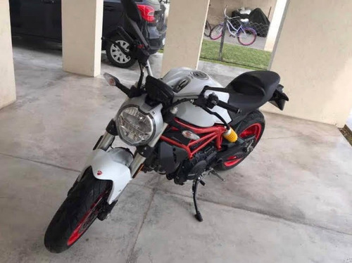 Ducati Monster 797 Blanca