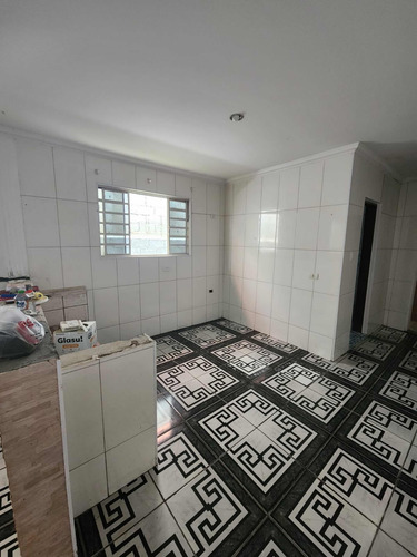 Casa Térrea Com 02 Quartos E 02 Vagas De Garagem
