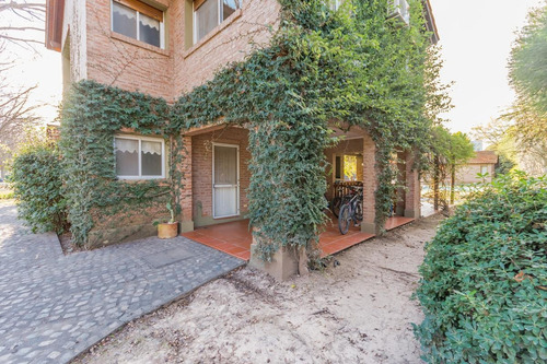 Imagen 2 de 30 de Venta Casa Kentucky Club De Campo Funes - Gazze