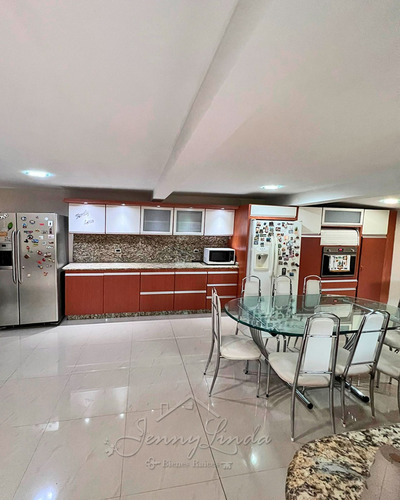En Venta Hermosa Casa En Urb. Privada Bosque Monique, El Castaño Maracay Aragua