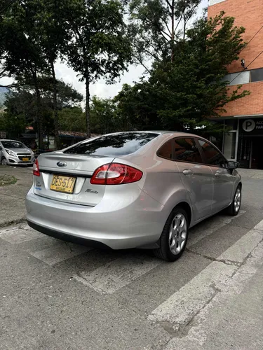 Ford Fiesta 1.6 Hatchback Mecánica