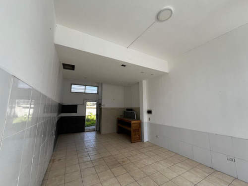 Propiedad Con Local Comercial Y Fondo A La Venta En Avellaneda