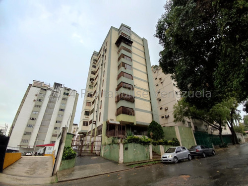  Hermoso , Amplio Y Muy Fresco Apartamento En Alquiler De 105 M2 , Ubicado Muy Cerca De La Cuatricentenaria Urb Los Nisperos