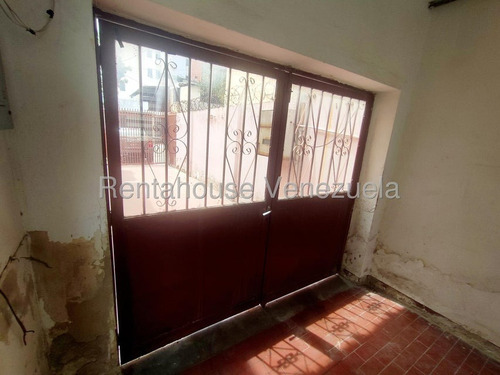 Amplia Casa De 2 Niveles ,para Remodelar A Su Gusto En Venta Ubicada En El Paraíso 25-17760