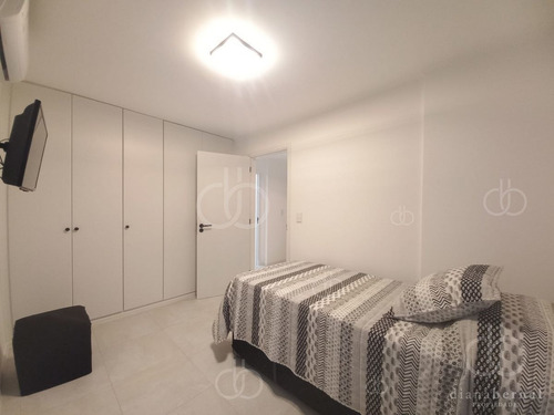 Imagen 19 de 27 de Vende Apartamento De 2 Dormitorios Y Medio En Chiverta, Reciclado Completo. Punta Del Este