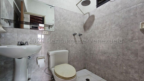 Jg Cod Flex 25-16487 Se Vende Bello Y Actualizado Ph De 269 Mts En Los Rosales Negociable