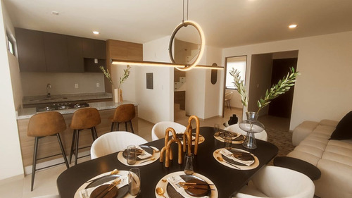 Casa En Venta Entre El Refugio Y Zibata, Estudio O 4ta Recamara, 3.5 Baños