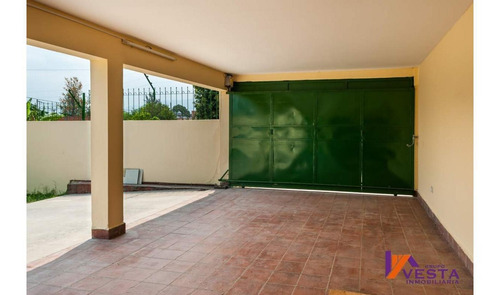 En Venta - Gran Casa En B° Grand Bourg - 450 M2 De Terreno