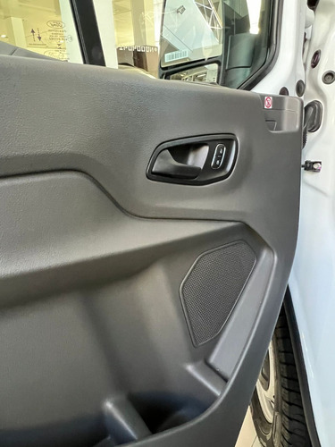 Imagen 19 de 20 de Ford Transit Furgon Medio Techo Elevado