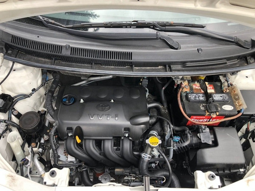 Imagen 14 de 15 de Toyota Yaris 2016 1.5 Premium Sedan At