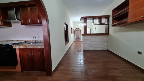 Imagen 2 de 11 de Casa En Venta El Morro Ii Cod:130412 Albert Gonzalez 04121444789 (solo Clientes)