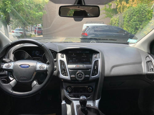 Ford Focus Titanium 5p Mt