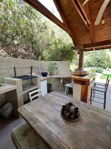 Casa Familiar Remodelada En El Arrayán Con Quincho Y Piscina