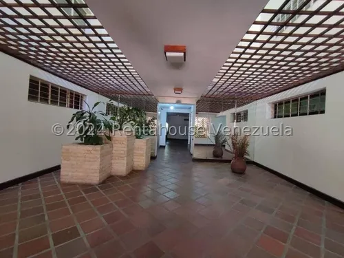 Apartamento En Venta. Res. Marlene. Santa Paula. Cecilia Gutierrez. 25-15158