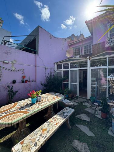 Duplex De 4 Ambientes C/ Cochera Y Fondo ¡exc. Ubicación!