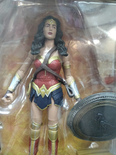 Dc Multiverse Wonder Woman, Grapnel Blaster Replica, D Of J. (Usado)