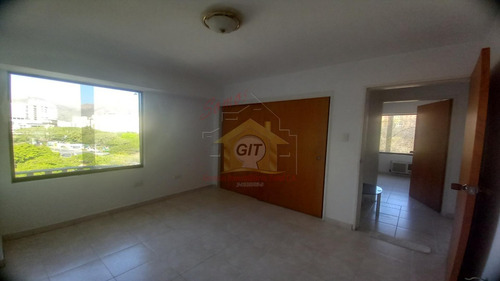 Apartamento En Alquiler En El Bosque, Semi Amoblado. 3 Habitaciones, Planta Eléctrica. Lm