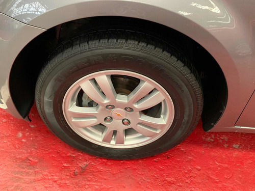 Imagen 11 de 12 de Chevrolet Sonic A Std 5 Vel Ac 2012