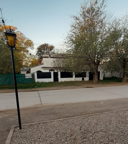 Linda Casa, Sobre La Calle Principal De Olivera.