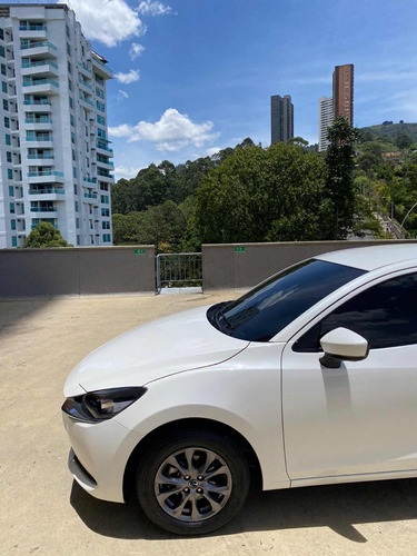 Mazda 2 Sedan 1.5 Touring