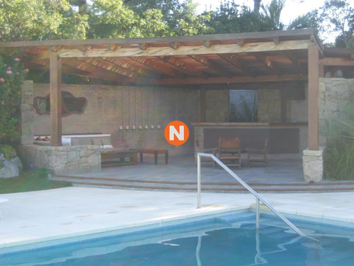 Casa En Venta Golf De Punta Del Este, Frente Al Mar, Con Vista , 6 Dormitorios.- Ref: 209970