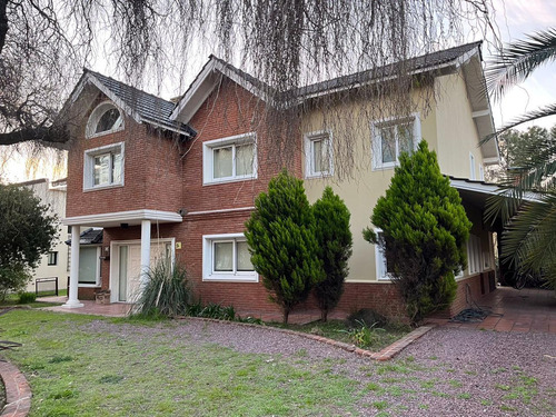 Casa En Venta En Country Los Puentes, Lujan